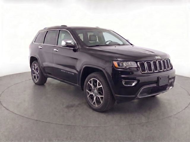 2020 Jeep Grand Cherokee Overland 4x2 in Black — front three-quarter view