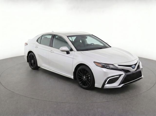 2022 Toyota Camry XSE Hybrid in Off-White — front three-quarter view